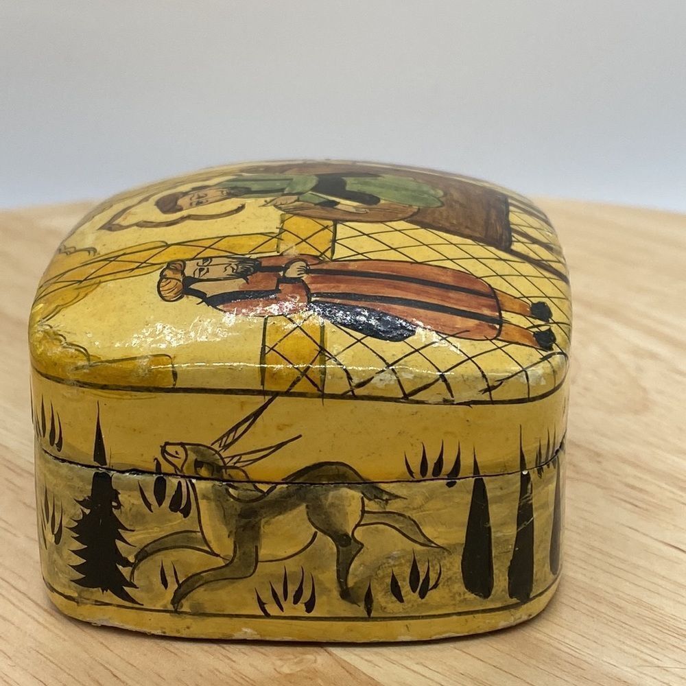 Kashmiri Hand Painted Mughal Lacquer Box - Picture 8 of 9
